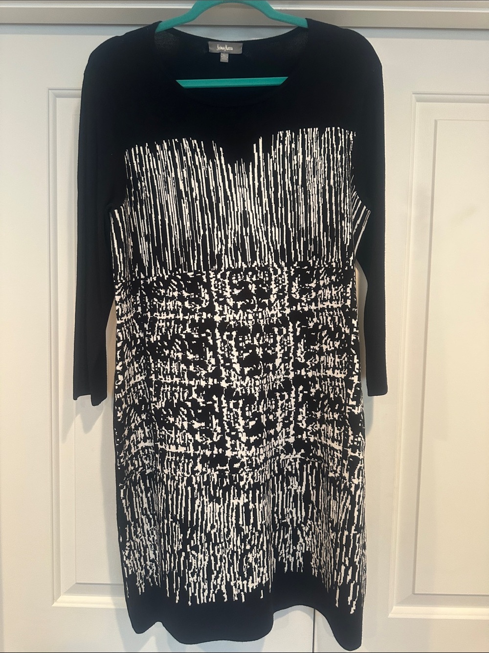 Neiman Marcus Black and White Long Sleeve Abstract Print Dress